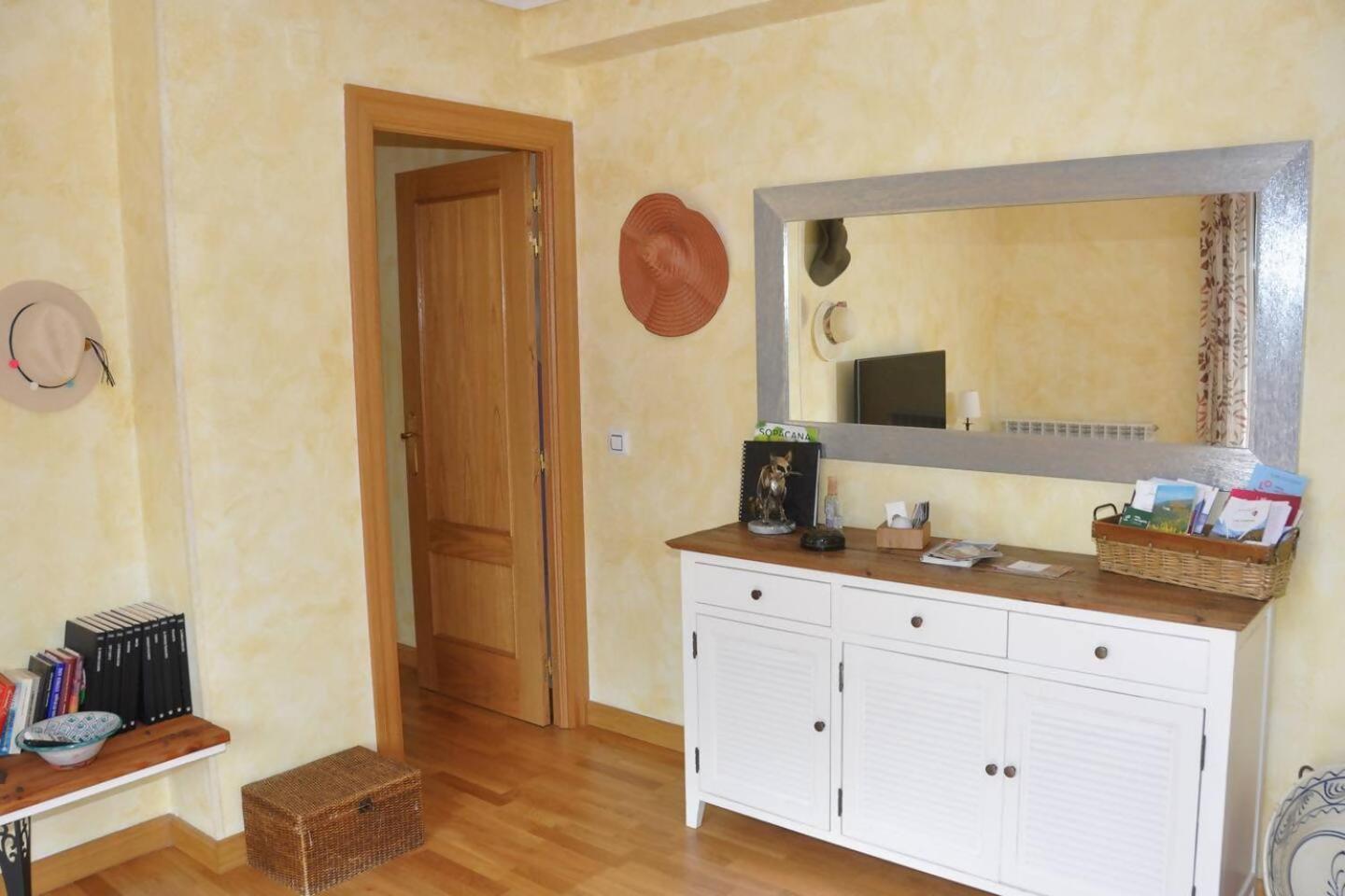 Un Apartamento Con Vistas Viguera Bagian luar foto