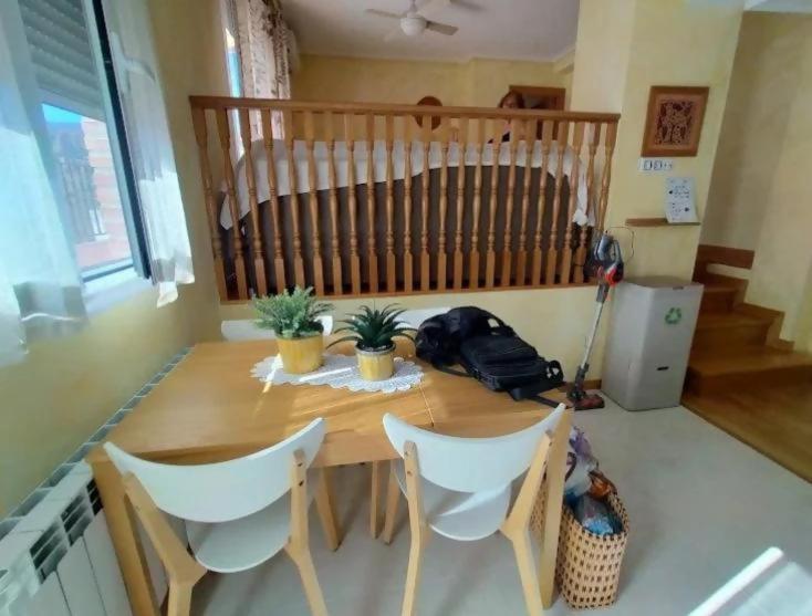 Un Apartamento Con Vistas Viguera Bagian luar foto