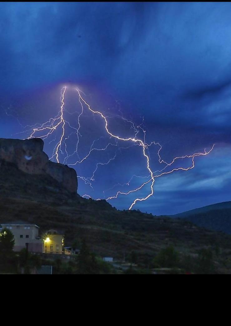 Un Apartamento Con Vistas Viguera Bagian luar foto